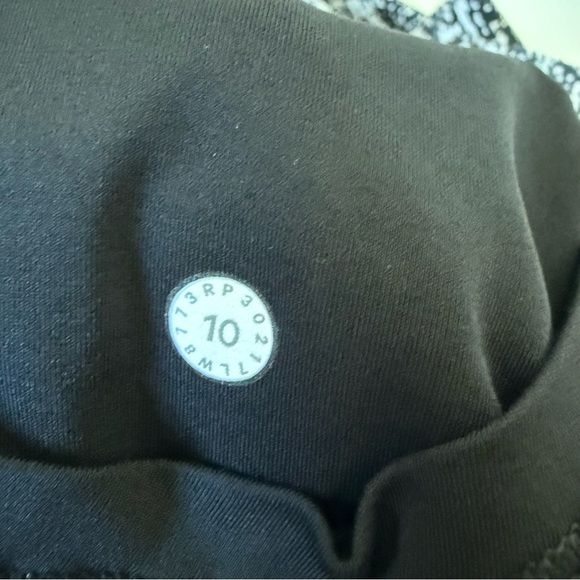 Lululemon Lost In Peace Skirt Skort Women’s 10 Tennis Golf Black White Running - Picture 9 of 14